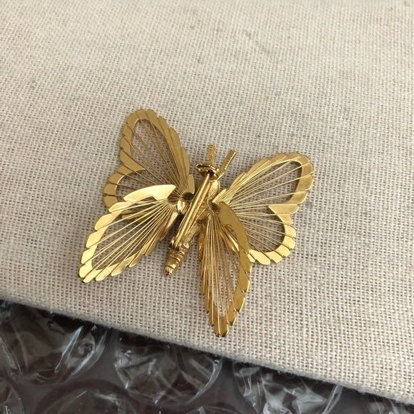 Vintage Signed Monet Butterfly Brooch - Picture 2 of 4